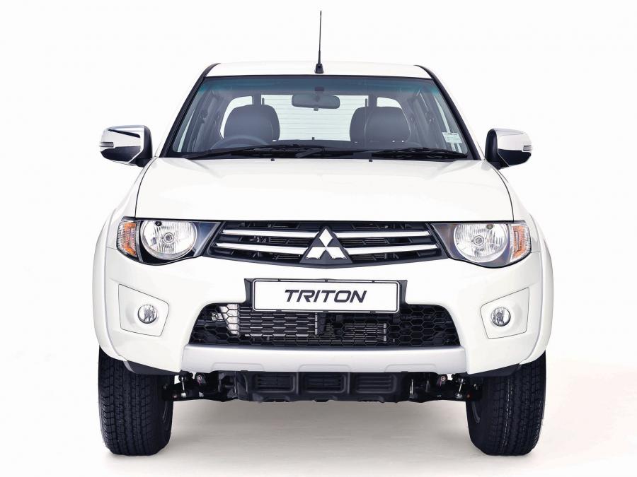  Mitsubishi Triton Double Cab 2013 года  (ZA) (фото 8 из 12)